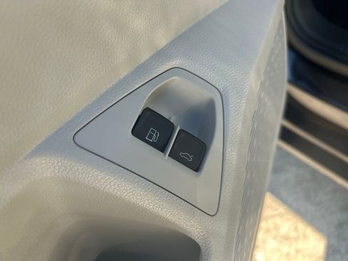 Used 2023 Volkswagen Jetta SE image 43