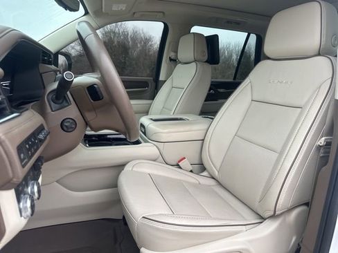 Used 2023 GMC Yukon Denali w/ Denali Reserve Package image 14