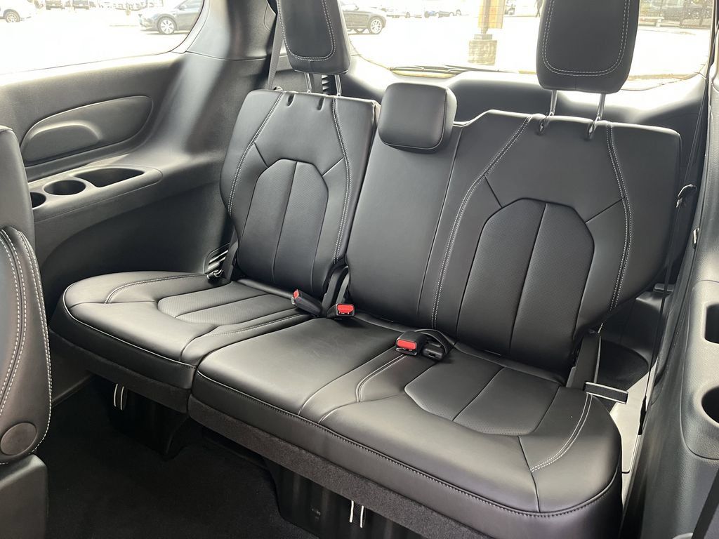 New 2026 Chrysler Pacifica Select FWD image 27