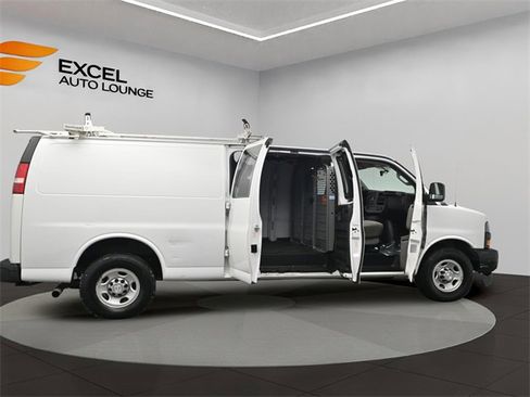 Used 2018 Chevrolet Express 2500 Extended w/ Driver Convenience Package image 42