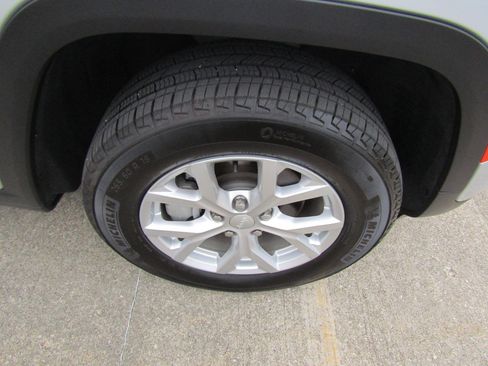 Used 2023 Jeep Grand Cherokee Limited w/ Trailer Tow Prep Group (B) image 12