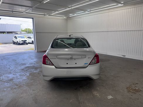 Used 2012 Nissan Versa SV FWD image 6
