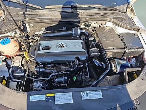 Used 2014 Volkswagen CC Sport image 25