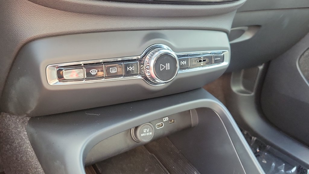 Used 2023 Volvo C40 P8 Recharge Ultimate AWD/4WD image 19