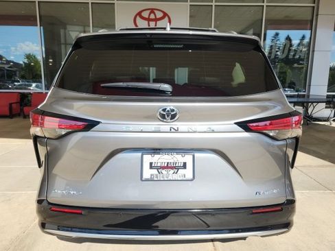 New 2026 Toyota Sienna Platinum AWD/4WD image 10