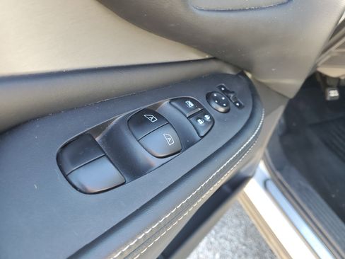 Used 2019 Nissan Murano SV image 16