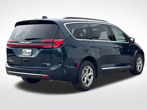 Used 2023 Chrysler Pacifica Limited w/ Uconnect Theater Family Group AWD/4WD image 7