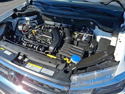 Certified 2022 Volkswagen Taos SE w/ Panoramic Sunroof Package image 34