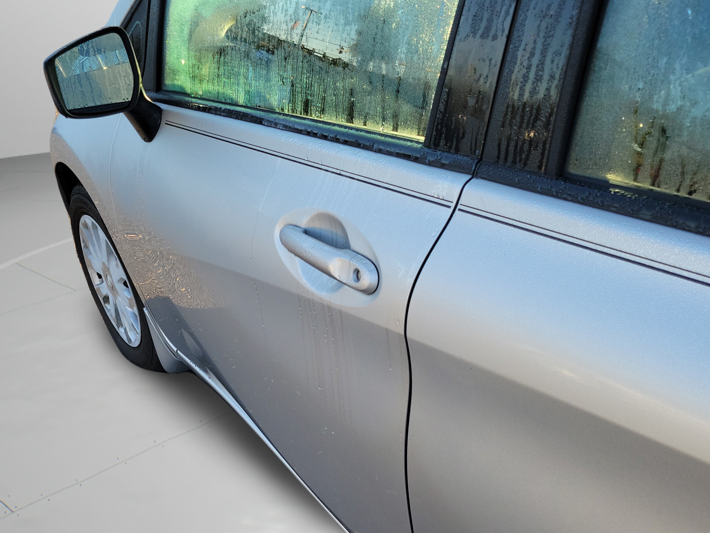 Used 2015 Nissan Versa Note SV FWD image 28