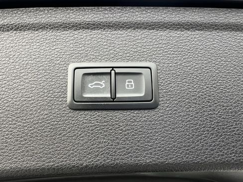 Used 2018 Audi SQ5 Premium Plus w/ Navigation Package image 45