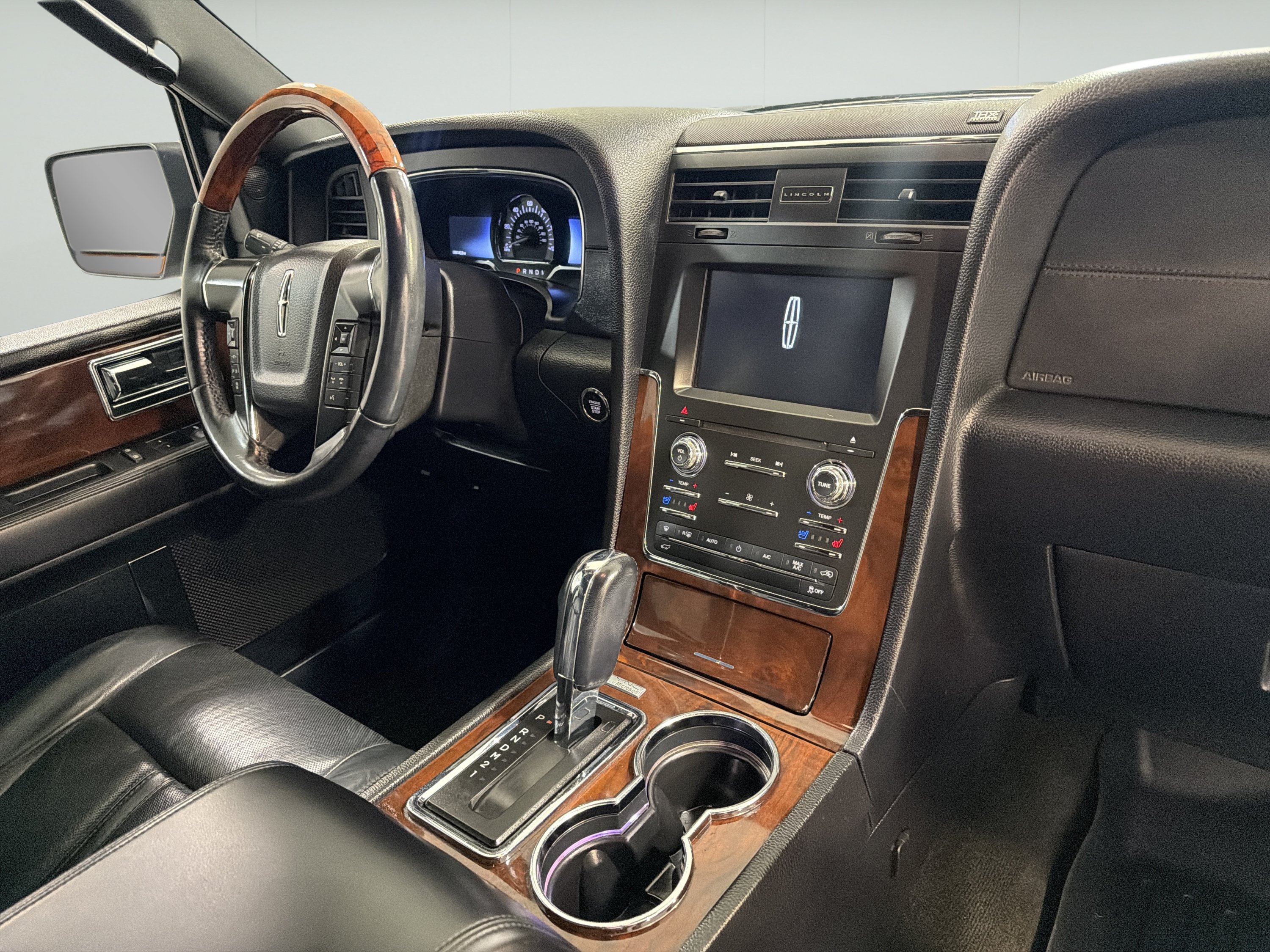 Used 2015 Lincoln Navigator 2WD image 15