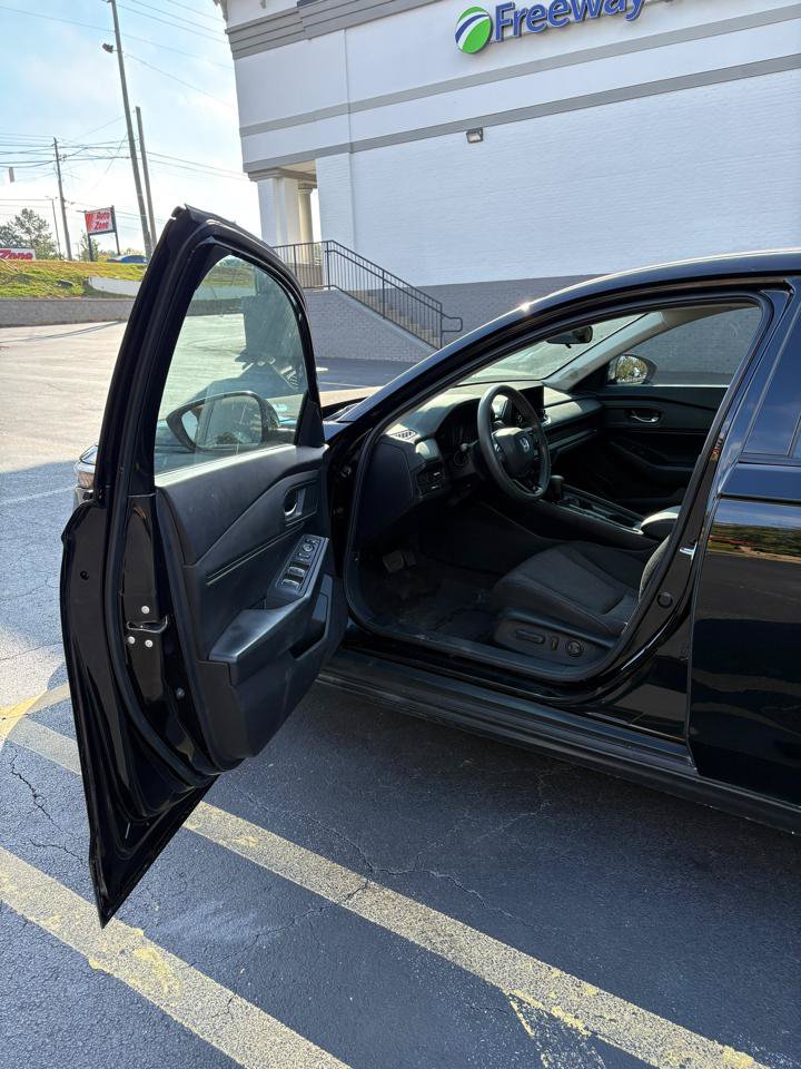 Used 2023 Honda Accord EX image 9