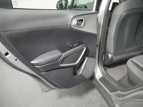 Used 2023 Kia Soul LX w/ LX Technology Package FWD image 12