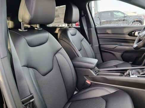 New 2026 Jeep Compass Latitude image 25