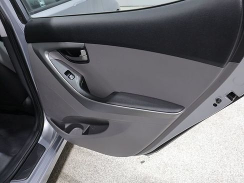 Used 2016 Hyundai Elantra SE FWD image 19