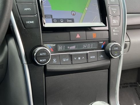 Used 2015 Toyota Camry XLE image 19