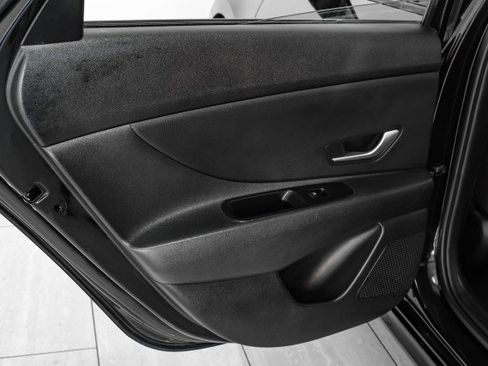 Used 2021 Hyundai Elantra SE w/ Cargo Package image 41