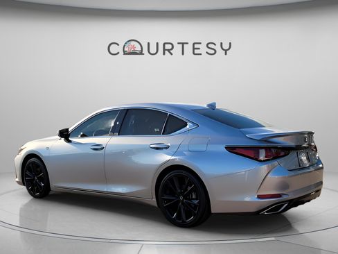 Used 2022 Lexus ES 350 F Sport image 3