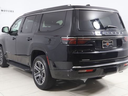 Used 2023 Jeep Wagoneer 4WD w/ Premium Group I image 4