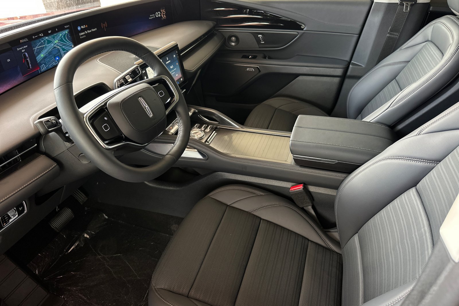 New 2026 Lincoln Nautilus Reserve w/ Jet Appearance Package AWD/4WD image 9