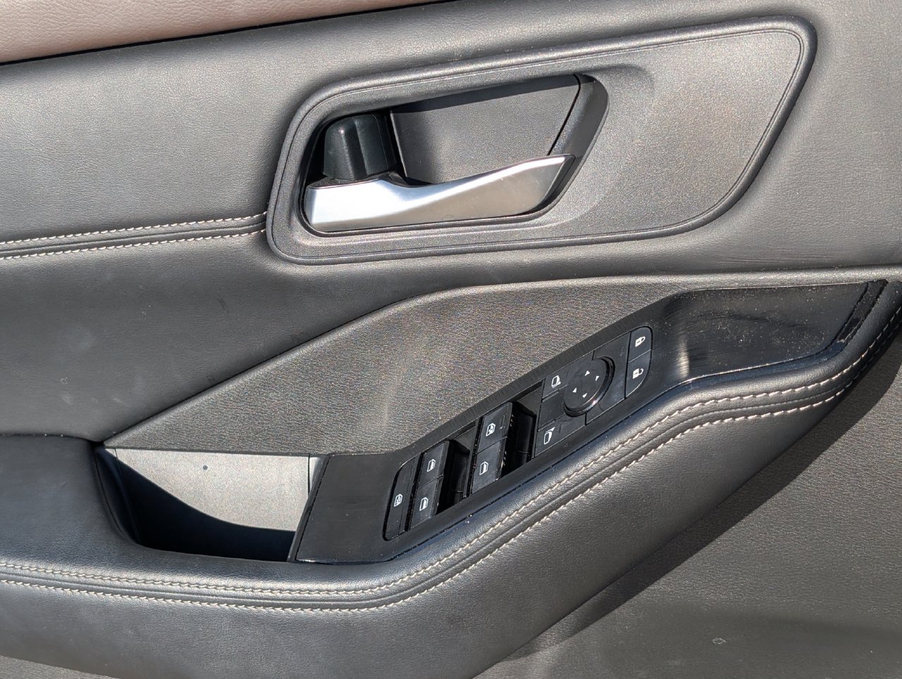 Used 2023 Nissan Rogue SV w/ SV Premium B Package FWD image 24