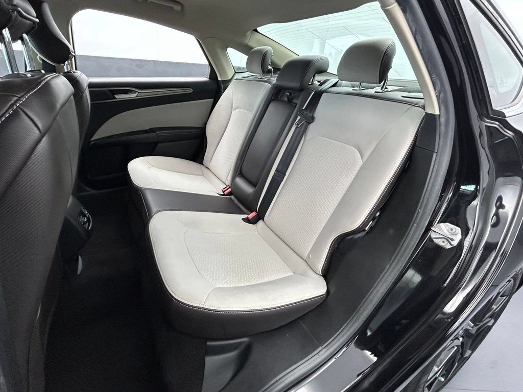 Used 2019 Ford Fusion SE w/ Equipment Group 151A FWD image 24