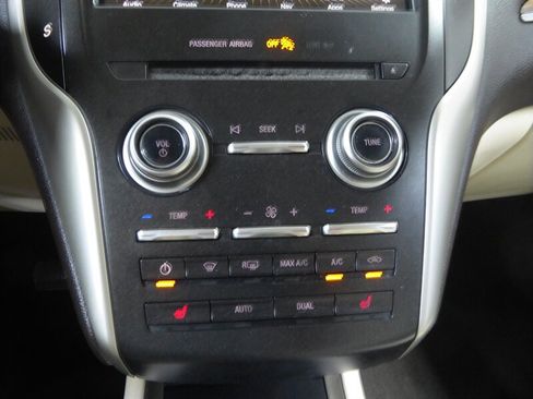 Used 2019 Lincoln MKC Select w/ Select Plus Package FWD image 17