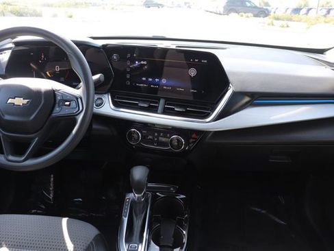 Used 2025 Chevrolet Trax LT image 13