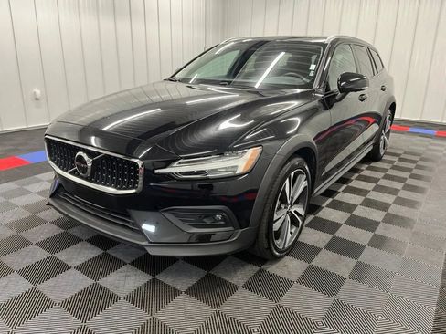 Used 2025 Volvo V60 B5 Cross Country Plus AWD/4WD image 6