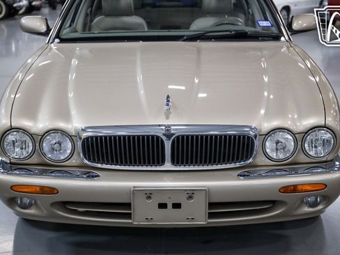 Used 2001 Jaguar XJ8 image 8