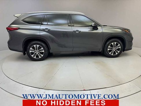 Used 2021 Toyota Highlander XLE image 6