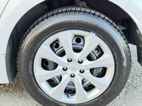 Used 2021 Toyota Corolla LE image 68