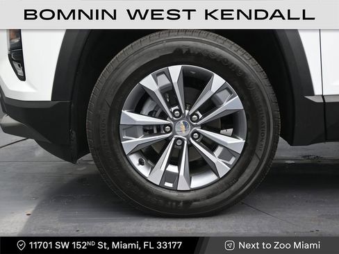 Used 2026 Chevrolet Equinox LT w/ Safety and Technology Package image 9