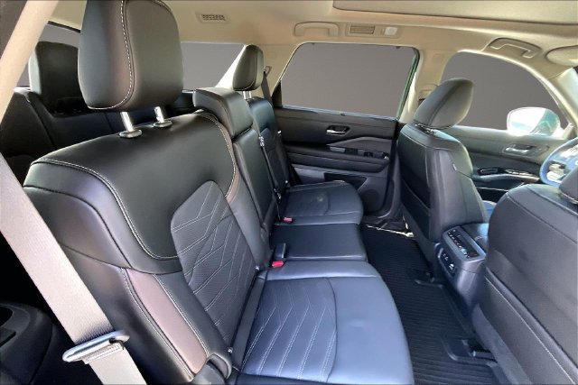 Certified 2024 Nissan Pathfinder Platinum w/ Cargo Package FWD image 25
