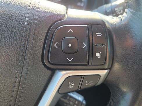 Used 2017 Toyota Highlander SE AWD/4WD image 30