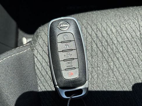 Used 2025 Nissan Rogue SV FWD image 22