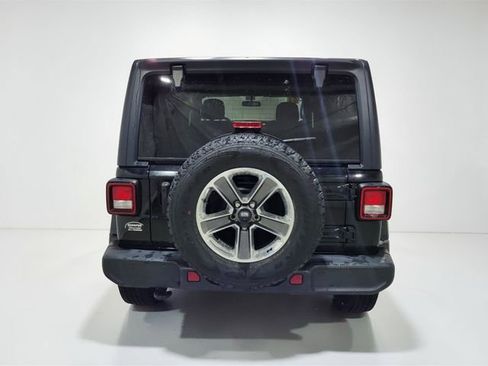 Used 2021 Jeep Wrangler Unlimited Sahara w/ Cold Weather Group image 18