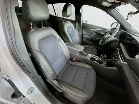 Used 2025 Buick Envista Preferred image 30