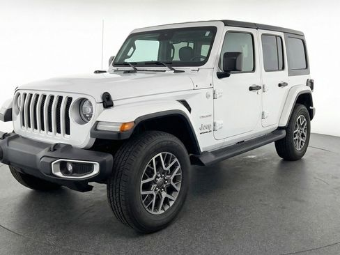 Used 2025 Jeep Wrangler Sahara image 3