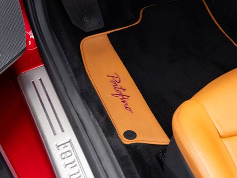 Used 2019 Ferrari Portofino RWD image 57