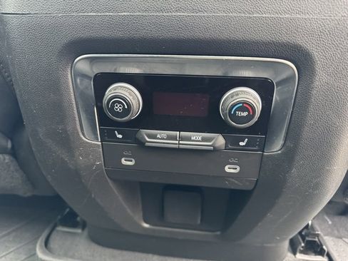 Used 2024 Chevrolet Suburban High Country image 39