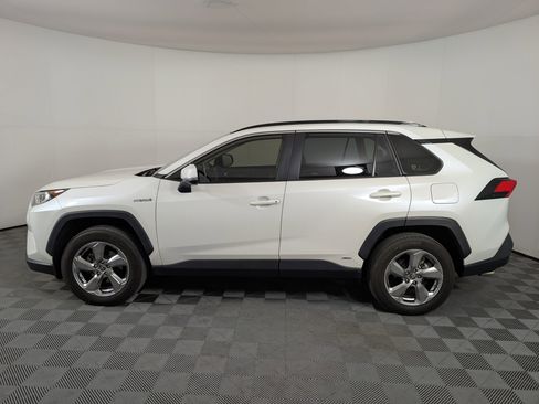 Used 2021 Toyota RAV4 XLE Premium image 2