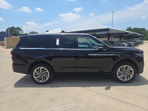 Used 2026 Lincoln Navigator Reserve AWD/4WD image 11
