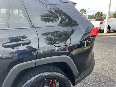 Used 2021 Toyota RAV4 XLE image 8