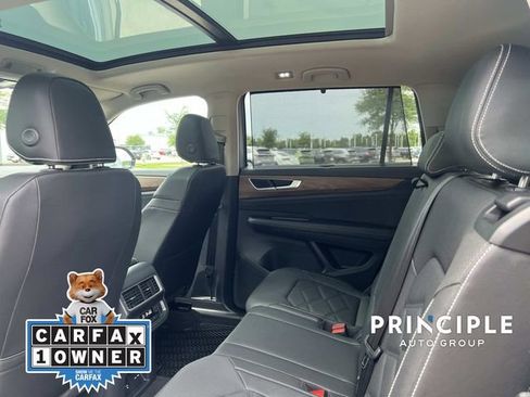 Used 2025 Volkswagen Atlas SE w/ Panoramic Sunroof Package AWD/4WD image 29