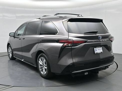 Used 2021 Toyota Sienna Limited FWD image 5