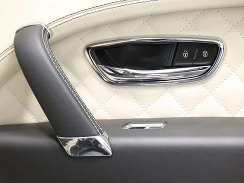 Used 2019 Bentley Bentayga AWD/4WD image 86