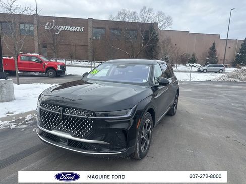 New 2026 Lincoln Nautilus Premier image 9