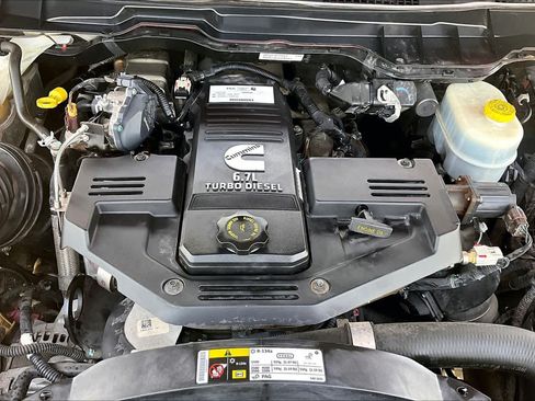 Used 2018 RAM 2500 Laramie AWD/4WD image 32