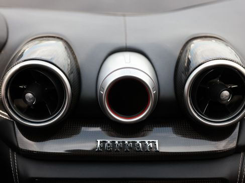 Used 2015 Ferrari California T RWD image 43
